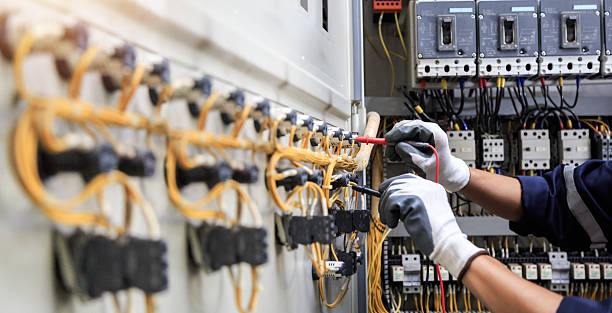 Professional Electrician technician working in Maumelle, AR
